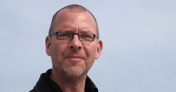 Ein Porträt von Thorsten Bisby-Saludas.