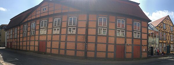 Das Schauspielhaus ist ein Fachwerkhaus.